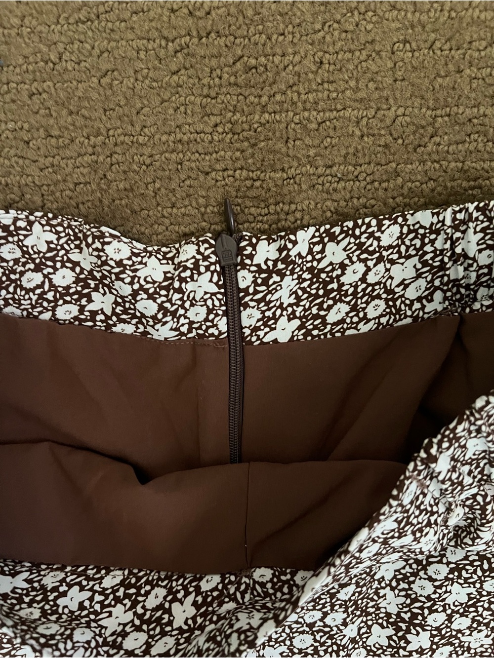Brown and white skirt - Picture 4 of 4